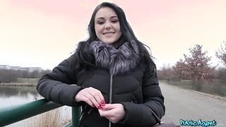 Orosz fiatal csaj pénzért kúrel