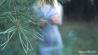 Világos Szőke gigászi mellű tinédzser szuka az erdőben