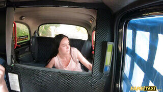 Fake Taxi - Zsenge gádzsi hancúrozik a taxiban