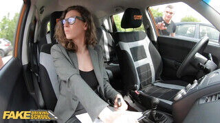 Fake Driving School - Emylia Argan a szőrös cunis oktató