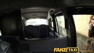 FakeTaxi - vöröske szétélvezi a taxi hátsó ülését