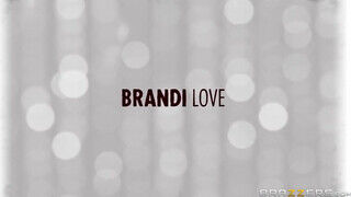 Brandi Love meglovagolja a falloszt - Brazzers
