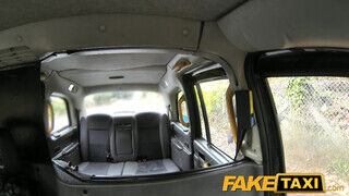 Fake Taxi kifestett leányzó kielégíti a sofőrt