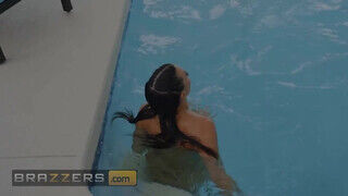 Brazzers - Rachel Starr egy pici úszás után faszra vágyik