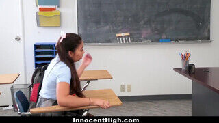 InnocentHigh - Jasmine Summers szőrös muffját a tanár döngeti