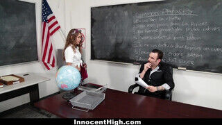 InnocentHigh - Rebel Lynn lovagol a tanár kukacán