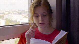 ULTRAFILMS - kívánatos fiatal nőci begerjed egy könyvre