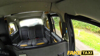 Fake Taxi - Óriási csöcsű milf megkettyintve a hátsó ülésen