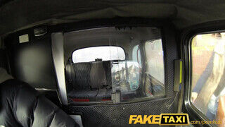 FakeTaxi - Valagba kúrt fiatal a taxiban