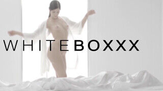 White Boxxx - Csábító barinő csipázza a kötözéses dugást