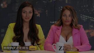 Brazzers - Kissa Sins & Bella Rolland híradó műsorvezetők egymásnak esnek