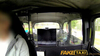 FakeTaxi - Chantelle Fox kefél a taxissal