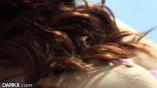 Lacy Lennon a vonzó vörös hajú zsenge
