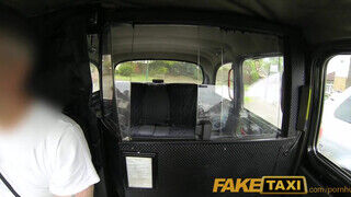FakeTaxi - Nicola Kiss hancúrozik a taxissal