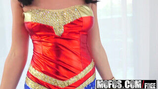 Mofos - Wonder woman cosplay ruhában