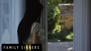 Family Sinners - Judy Jolie a repedtsarkú nevelő húgi