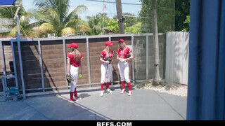 BFFS - Baseball ruhás csajok kamatyolni is tudnak