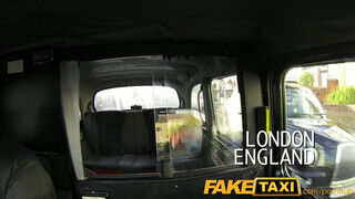 FakeTaxi - tini kisasszony orálozza az vén taxist