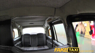 FakeTaxi - Stella Cox és Tina Kay a taxiban egymásnak esnek
