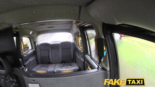 Fake Taxi - Lesbi milfek a hátsó ülésen