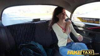Fake Taxi - Vékony gádzsi lovagol