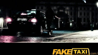 FakeTaxi - Jasmine Jae kamázza a brutális cerkát