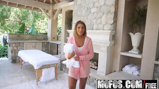 Mofos - August Ames a bájos masszőr
