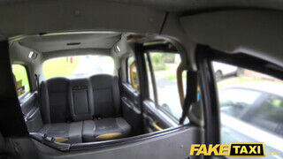 Fake Taxi - Tömzsi thai lány kezelésbe veszi a péniszt