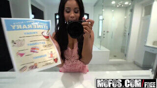 Mofos - Jenna Foxx a gigantikus tőgyes csoki nőci