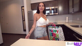 BrattyMILF - Victoria June a szuper bájos mami