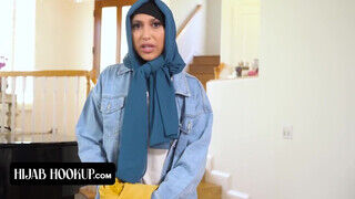 Hijab Hookup - Arab csajszi keményen megkettyintve