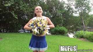 Mofos - Tiff Bannister a cuki drukker pipi