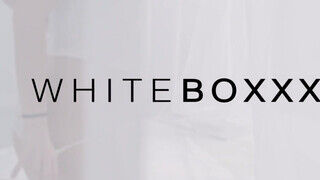 WhiteBoxxx - Eveline Dellai élvezi seggbe csinálni