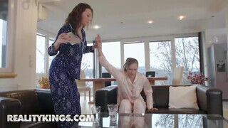 Reality Kings - Stacy Cruz és Isabella De Laa édeshármasban pajzánkodnak
