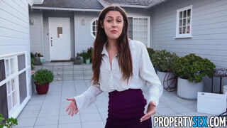 PropertySex - Latina ingatlanos kiscsaj megszexelve