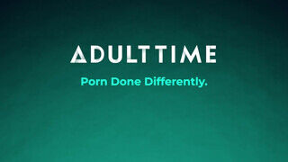 ADULT TIME - Sloan Rider pinájába berakja a masszőr