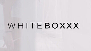 WHITEBOXXX - egyszerűen rám mászott ez a bomba gádzsi