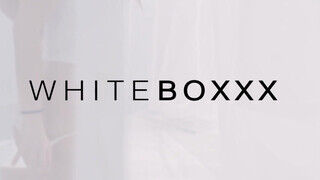 WhiteBoxxx - Lana Bell-nek nagyon feszes a picsája