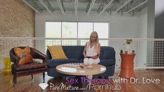PUREMATURE - Brandi Love a termetes cicis világos szőke milf