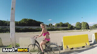 BANGBROS - Katerina Hartlova a gigászi csöcsű milf
