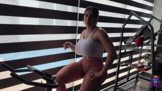 yinyleon - Csöcsös spanyol milf valagba reszelve