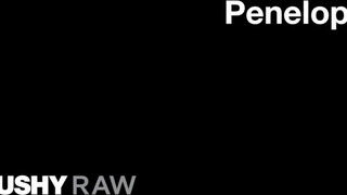 TUSHYRAW - Penelope Cum keményen hátsó lyukba rakva