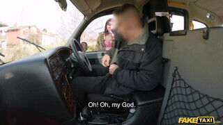 Fake Taxi Driver - Tetkós tinédzser spiné kiéhezett a taxiban