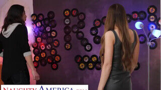 Naughty America - Kendall Kayden a zenész hapsival kúr