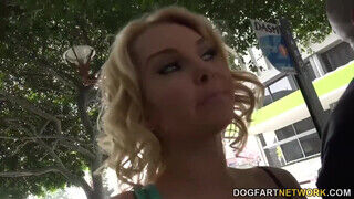 Aaliyah Love lovagol a termetes faszon