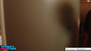 Kennedy Leigh és Ashlyn Molloy édeshármasban basznak - Naughty America