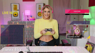 Naughty America - Emma Hix a kívánatos gamer kis csaj