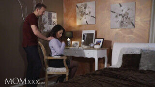 MOMXXX - Adara a vadító dél amerikai milf