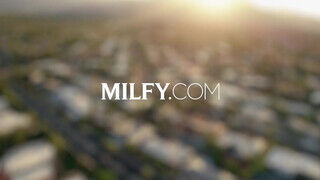 MILFY - Sweet Vickie a szajha rendőrnő