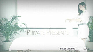 PrivateBlack - Julia Rocka a szívdöglesztő masszőr fiatalasszony